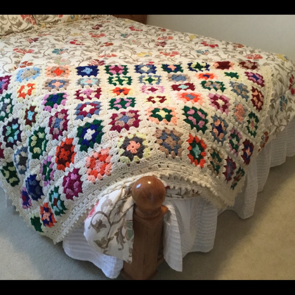 Handmade crotchet blanket/throw.  70 x 62 - Picture 4 of 4